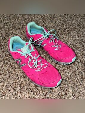 Women's size 11 New Balance 631 Women's Hot Pink Running Shoes with Mint Accents